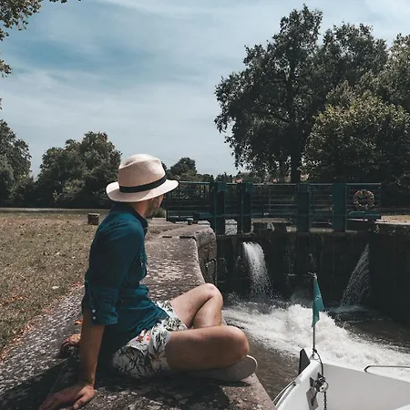 Penichettes Itinerantes Sans Permis - Locaboat Lattes
