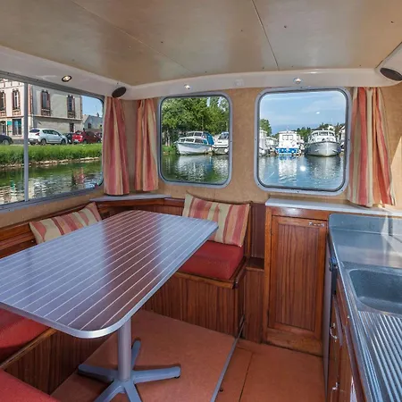 Penichettes Itinerantes Sans Permis - Locaboat Bateau-hôtel