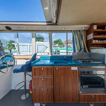 Penichettes Itinerantes Sans Permis - Locaboat Bateau-hôtel Lattes